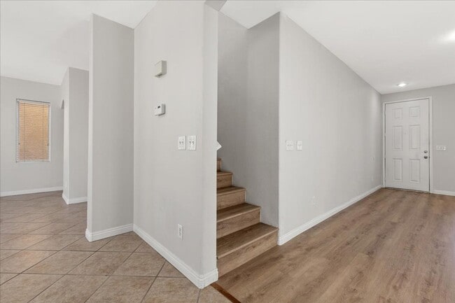 Building Photo - Newly Updated 4 bd, 3 bth Must See No Carpet