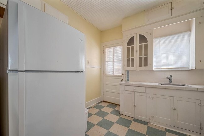 Building Photo - 4226 Avenue T