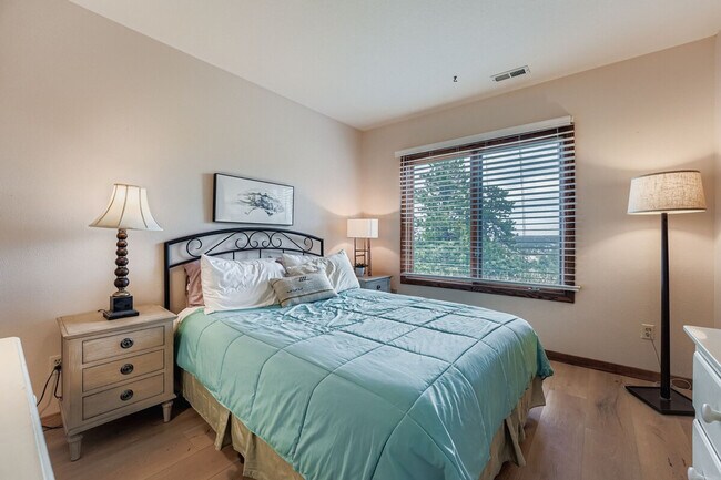 Building Photo - 776 Chimney Creek Dr