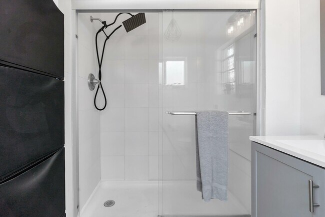 Building Photo - 2233 SE 15th St