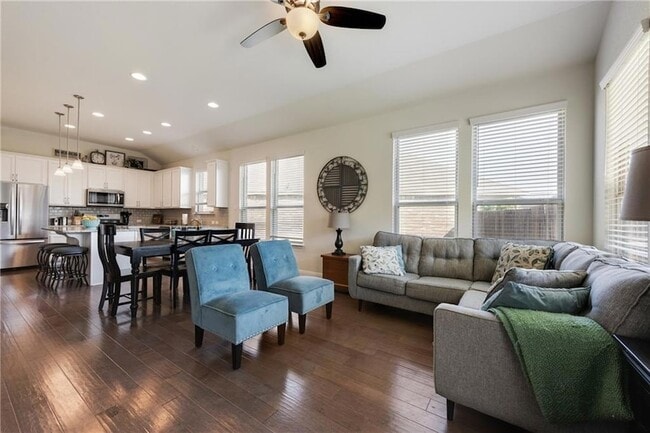 Building Photo - 1016 McCormick Cv