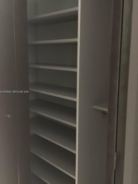 Building Photo - 90 Edgewater Dr