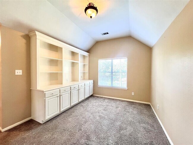 Building Photo - 22847 Red River Dr