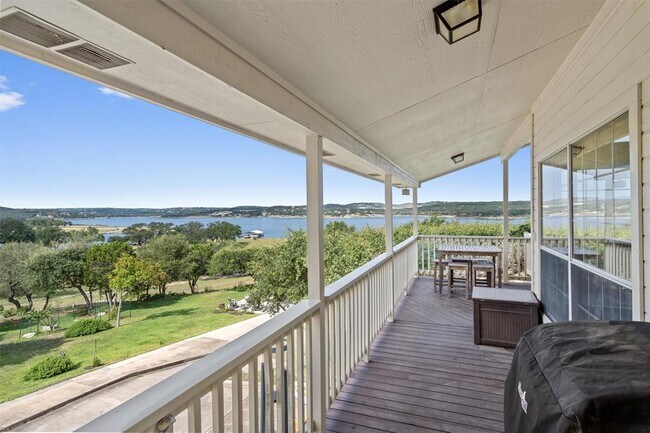 Building Photo - 504 Lakeshore Cir