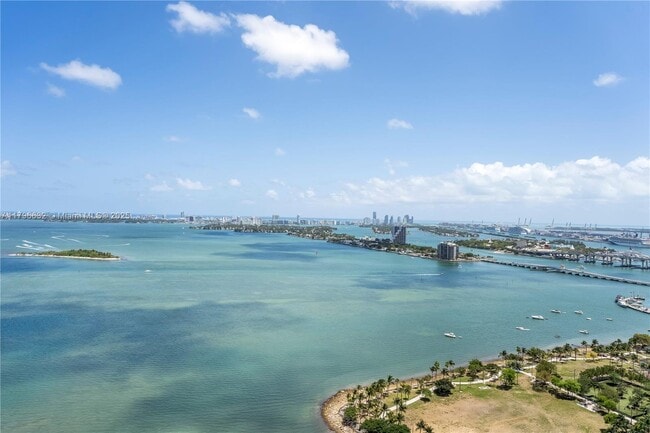 Building Photo - 2020 N Bayshore Dr