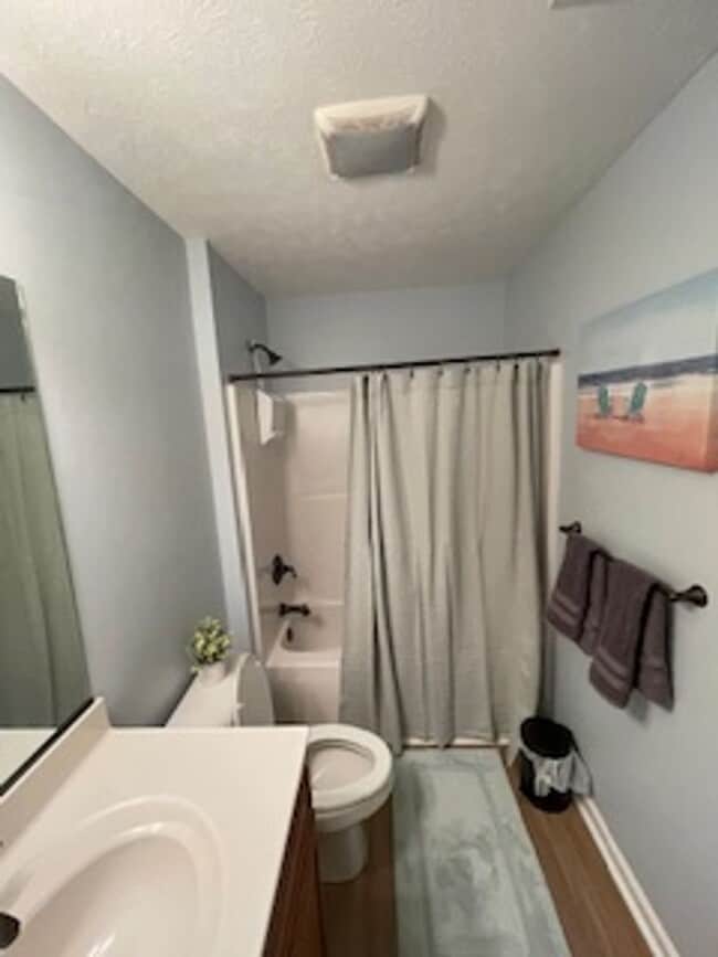 Building Photo - 4 Bed 3.5 Bath Home for rent in Hampton!
