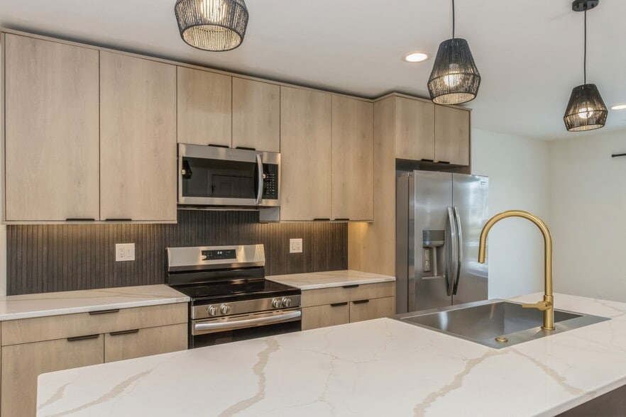 Building Photo - 421 C Ave NW