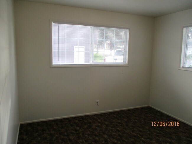 Building Photo - 3 Bed 2 Bath House