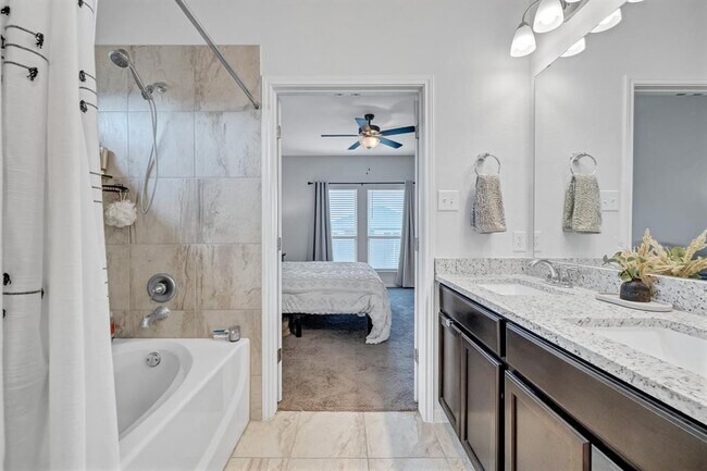Building Photo - 717 Friar Tuck Dr