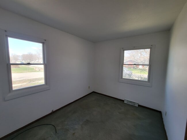 Building Photo - 1223 Lilac Ln