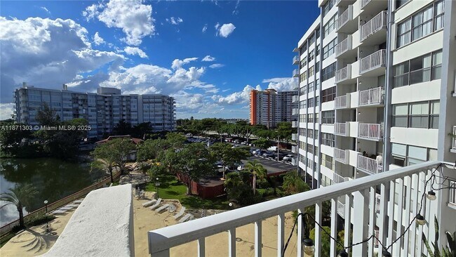 Building Photo - 1300 NE Miami Gardens Dr