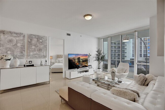 Building Photo - 15901 Collins Ave