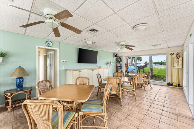 Building Photo - 2758 NE 30th Ave