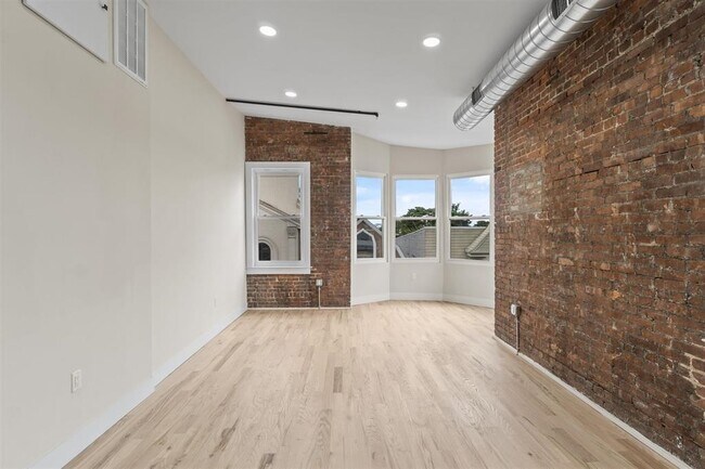 Building Photo - 21 W 20TH St