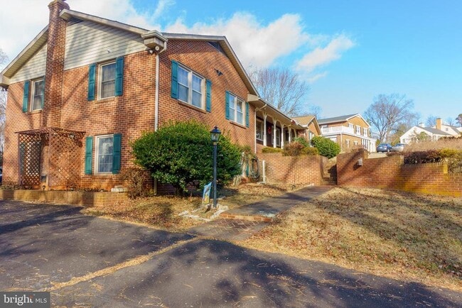 Building Photo - 194 Red Hill Rd