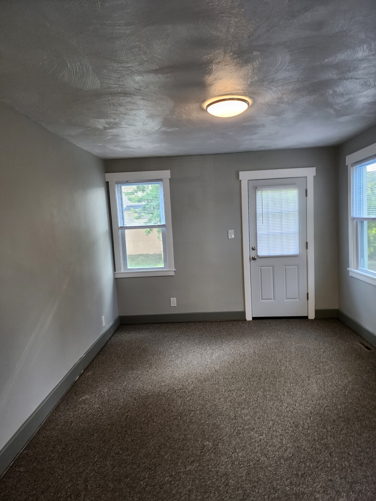 Family Room - 1815 N Goodman St
