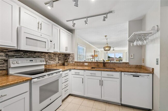 Building Photo - 719 Pinellas Bayway S