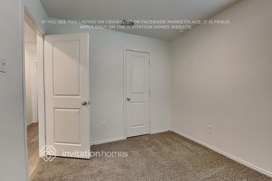 Building Photo - 3220 Crestone Dr