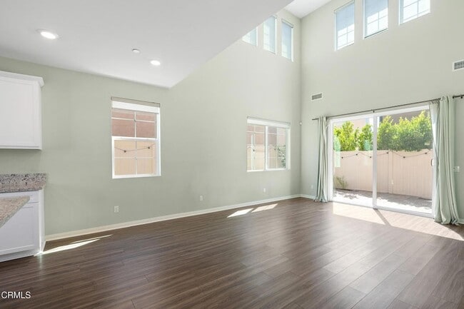 Building Photo - 528 Tibbetts St