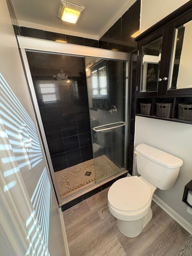 Building Photo - Beautiful updated home with new flooring and fresh paint