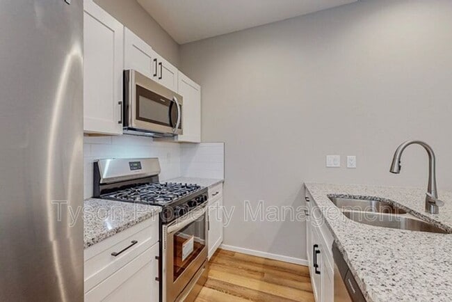 Building Photo - 4571 Villa Loma Ln NE