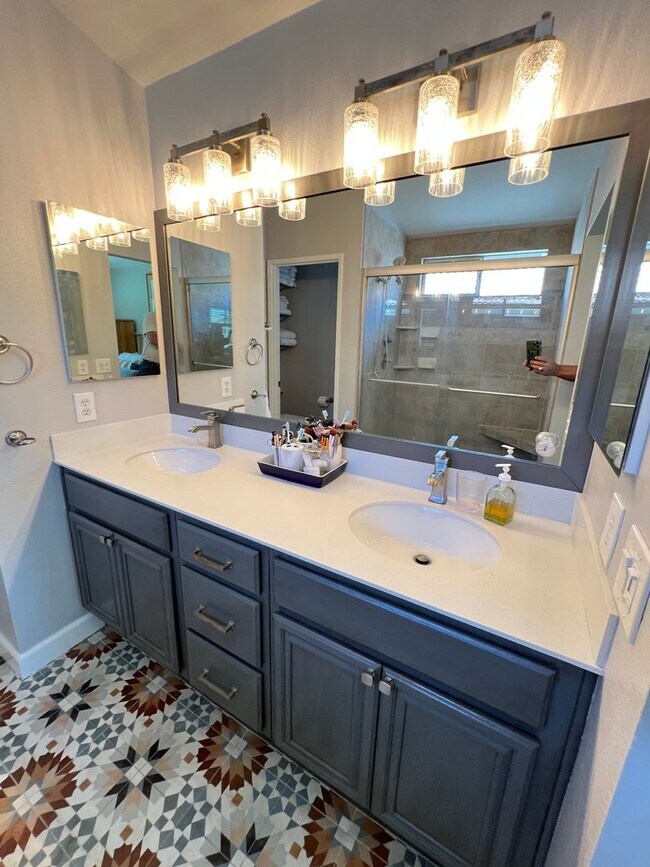 Building Photo - Wonderfully Updated 3 Bed 2.5 Bath Foothil...