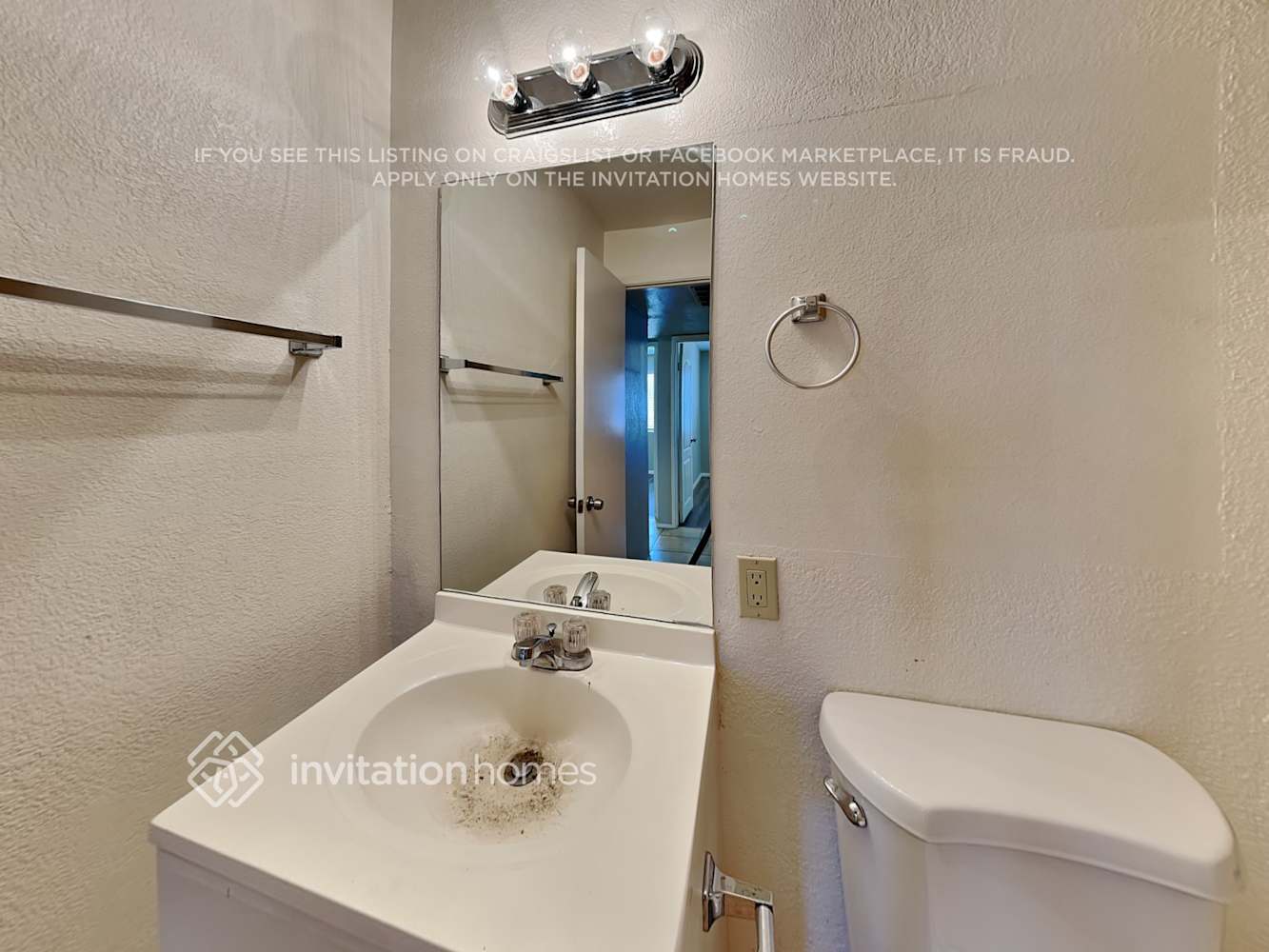 Building Photo - 5909 W Coronado Rd