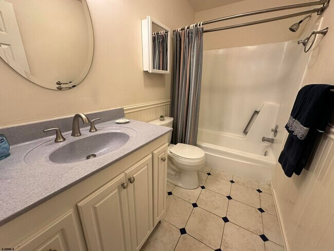 Building Photo - 703 Camelback Ct
