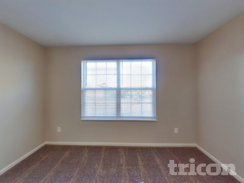 Building Photo - 6953 W Briar Park View