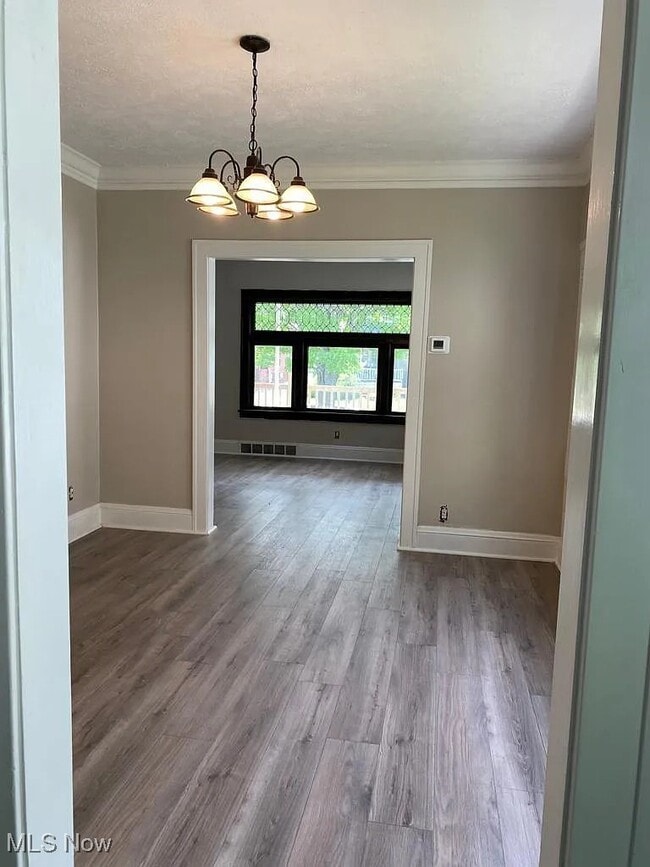 Building Photo - 2215 Chesterland Ave