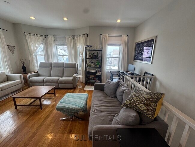 Building Photo - 9 Harding St