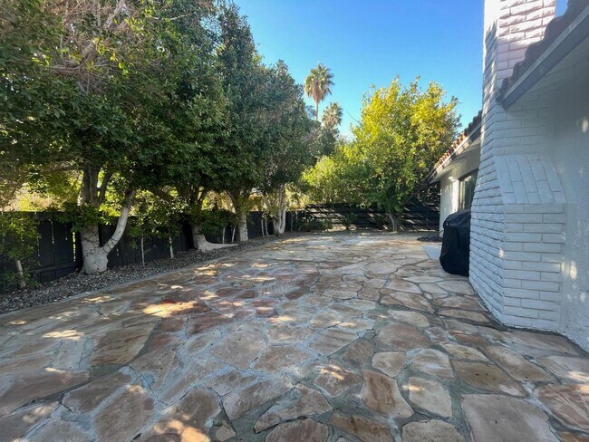 Building Photo - 1233 E Via Escuela