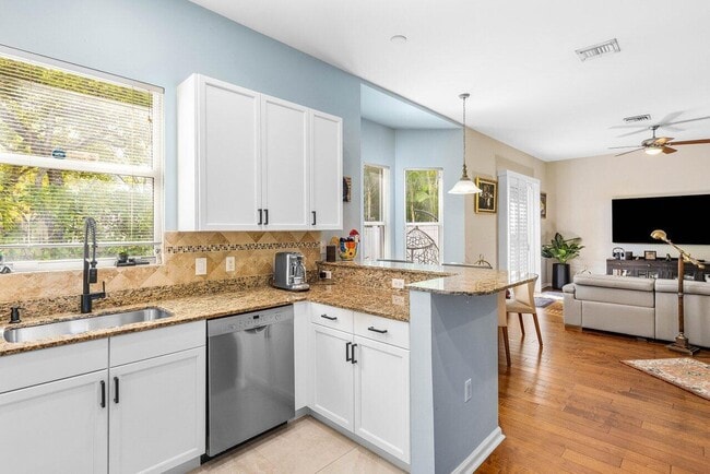 Building Photo - 1875 Highland Grove Dr