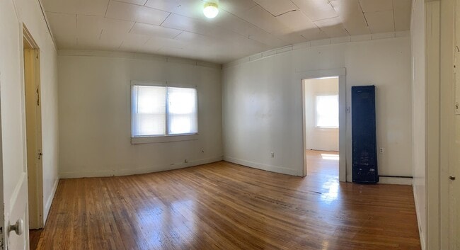 Building Photo - 916 Axtell St