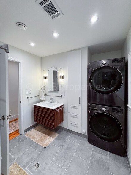 Building Photo - 3169 Cloverhurst Dr