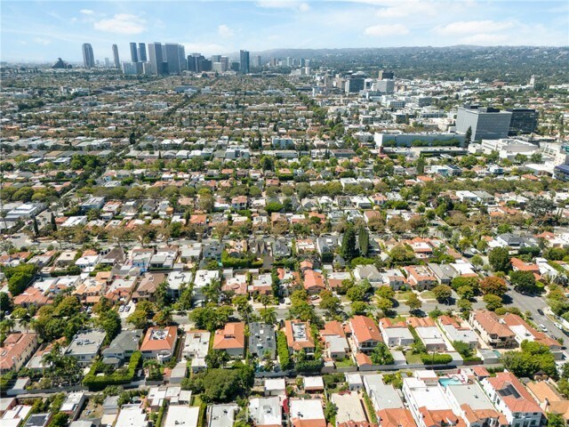 Building Photo - 233 S Swall Dr