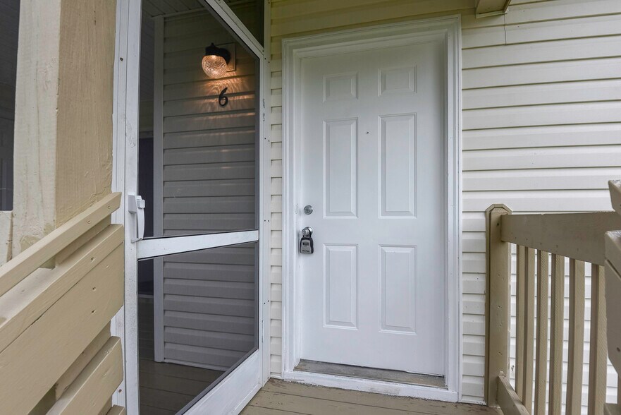 Building Photo - 1600 Big Tree Rd