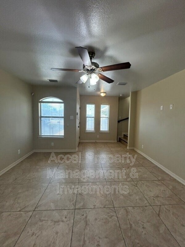 Building Photo - 2603 E Eisenhower Ave