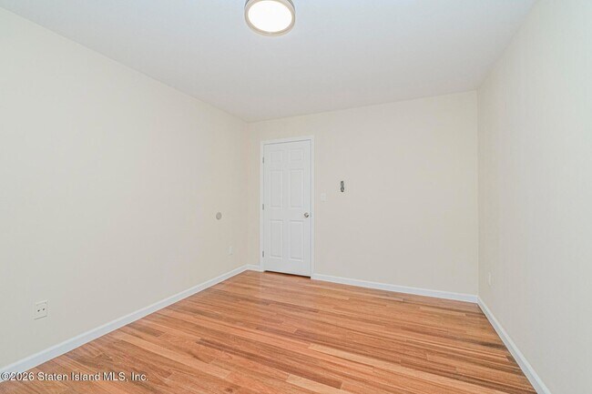 Building Photo - 857 Bloomingdale Rd