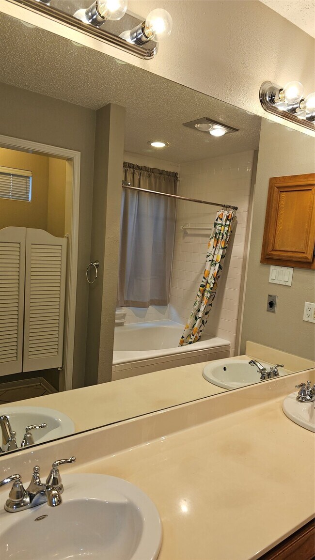 Building Photo - 3607 Duncaster Dr