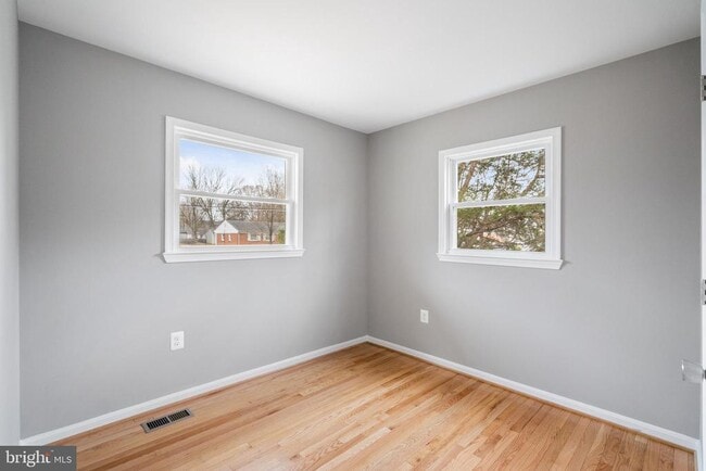 Building Photo - 9402 Blackstone Rd