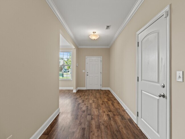 Building Photo - 114 Summer Pointe Ln NW