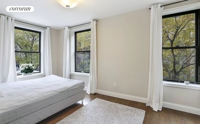 Building Photo - 155 Bleecker St