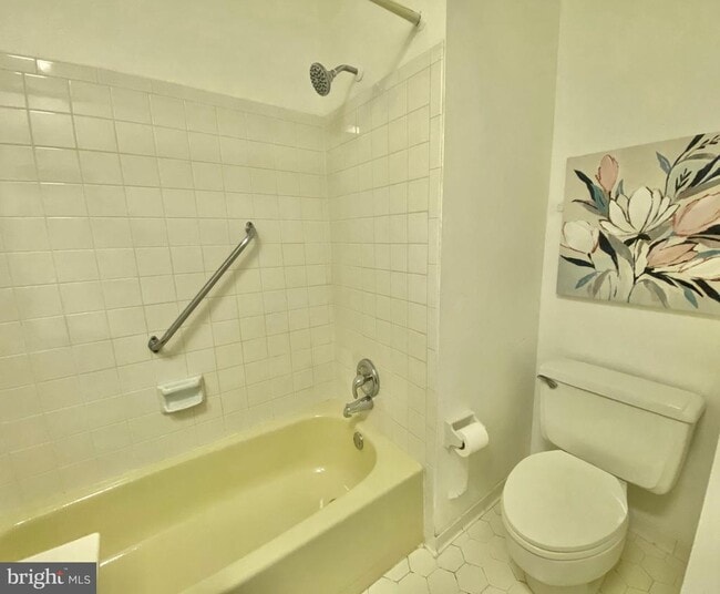 Building Photo - 10323 Hampshire Green Ave