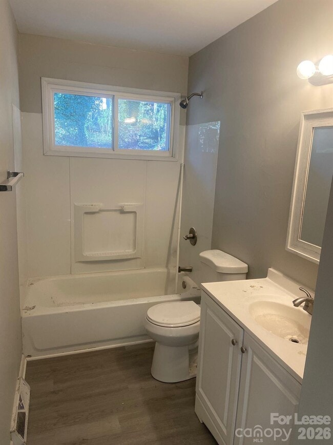 Building Photo - 526 Blendwood Dr