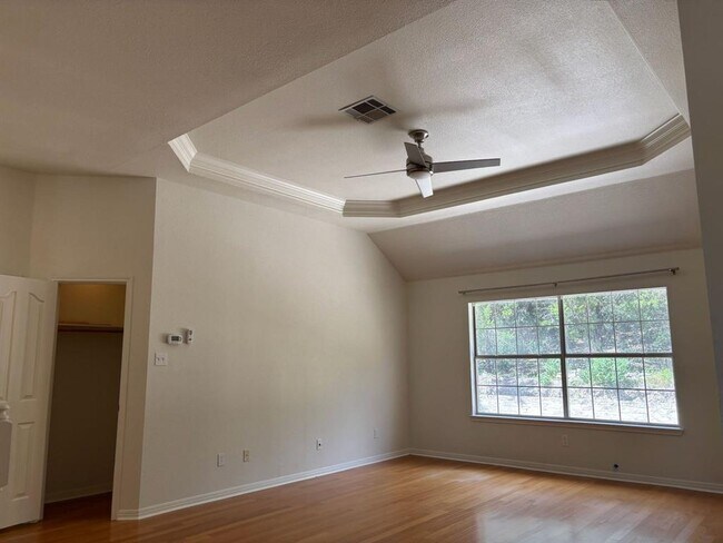 Building Photo - 7730 Lakewood Dr