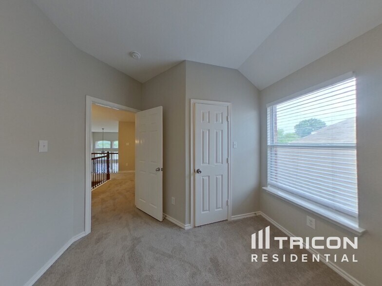 Building Photo - 5717 Fathom Dr