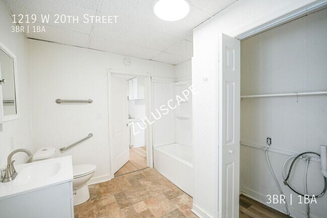 Building Photo - 1219 W 20th St