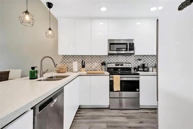 Building Photo - 2413 SW 58th Manor