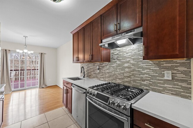 Building Photo - 4 Woodbine Dr